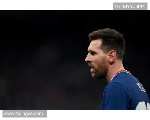 巴黎圣日耳曼大胜里昂红牌事件引发全场热议与争议分析